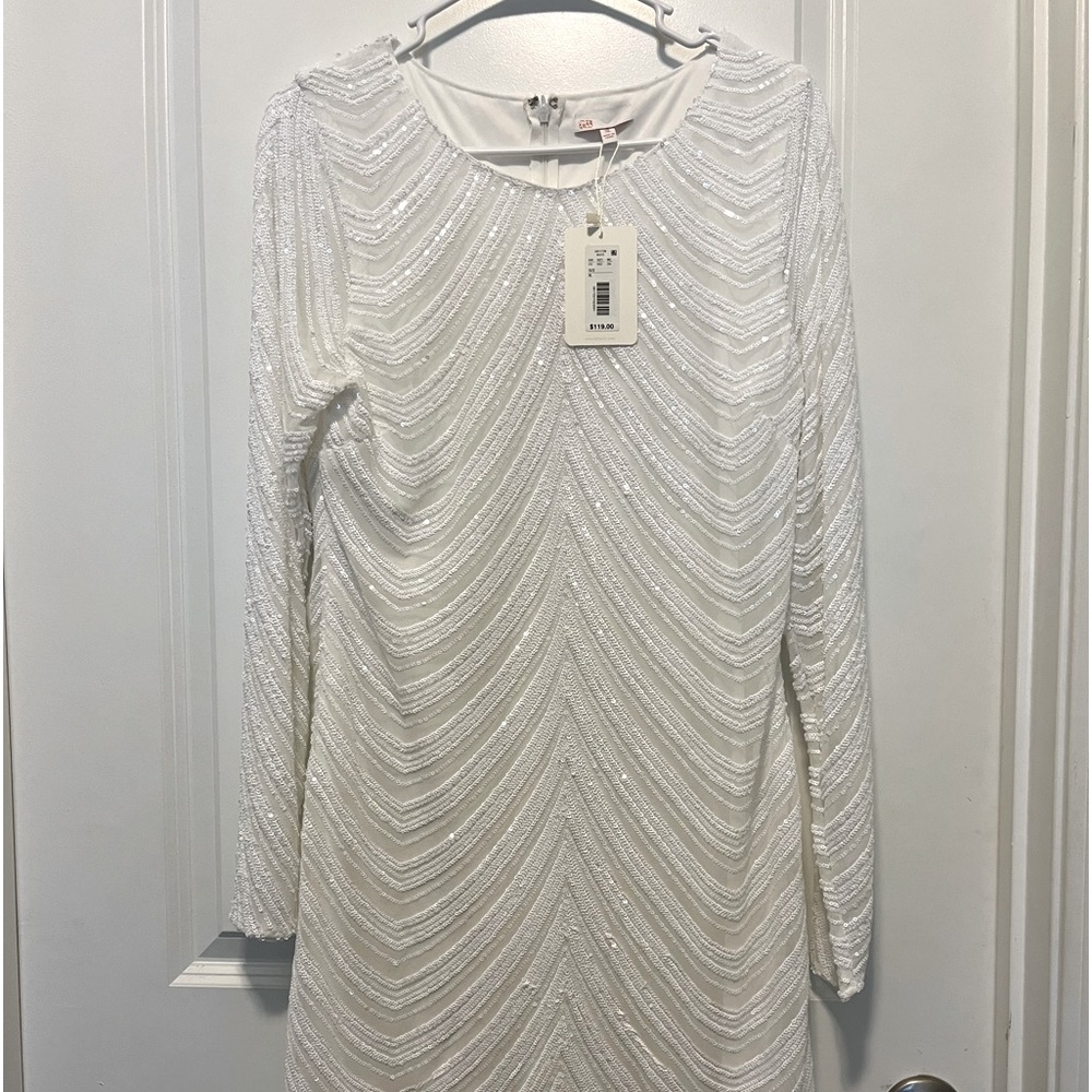 GB white short fitted dress- size XL- BEAUTIFUL and with stretch!